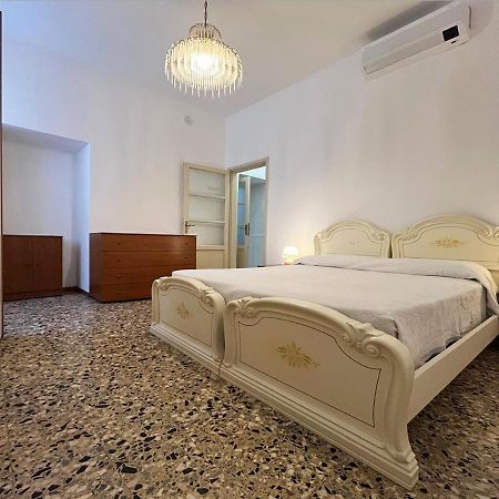 L'Antico Borgo Apartment Lesa Bagian luar foto